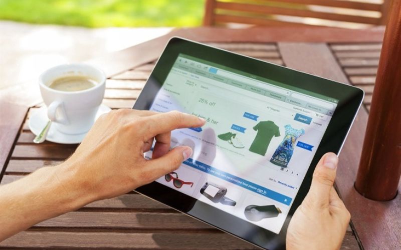Khách hàng ở nhiều nơi có thể mua sắm thông qua website